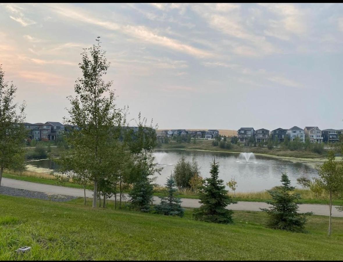 Beautiful 2 Bedroom Home Away From Home Calgary Zewnętrze zdjęcie